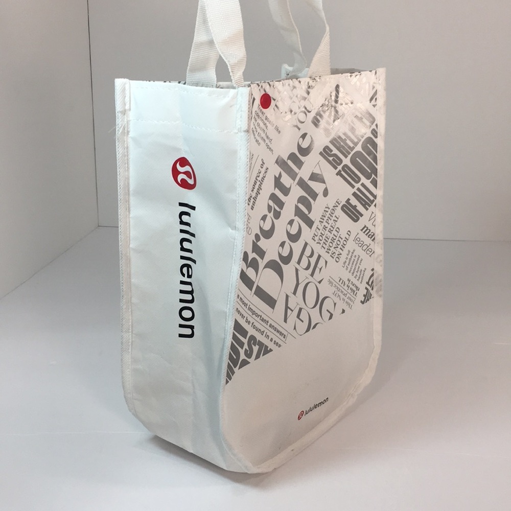 🤍NWOT🤍LULULEMON🤍WHITE & SILVER REUSABLE  BAG - Picture 3 of 15